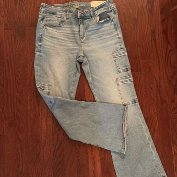 American Eagle AE Light Wash Cargo Kick Flare Jeans | Size 8 - Picture 4 of 8